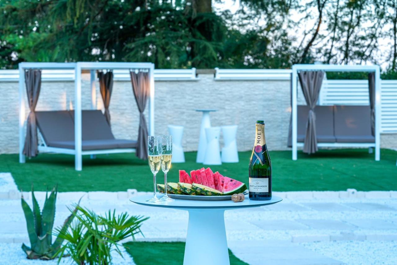 Villa Vittoria B&B - Wellness Terme di Miradolo エクステリア 写真