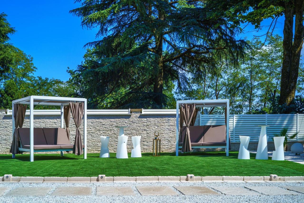 Villa Vittoria B&B - Wellness Terme di Miradolo エクステリア 写真